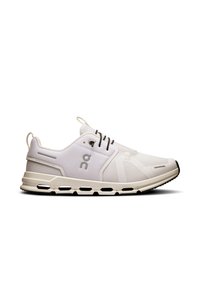 Scarpa sportiva in mesh bianco con sistema di lacci discreto, accento nero sulla suola, suola ammortizzata e logo sul lato.