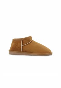 Braune Wildleder-Stiefelette mit weicher Textur, abgerundeter Spitze und gesticktem Akzent. Verfügt über ein niedriges Profil und eine Gummisohle für Komfort.