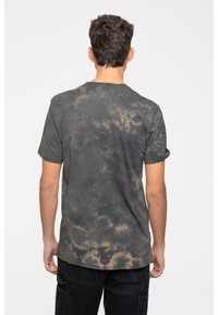 Paradiso Clothing GREEN DAY REVOLUTION RADIO DIP DYE - Print T-shirt - black