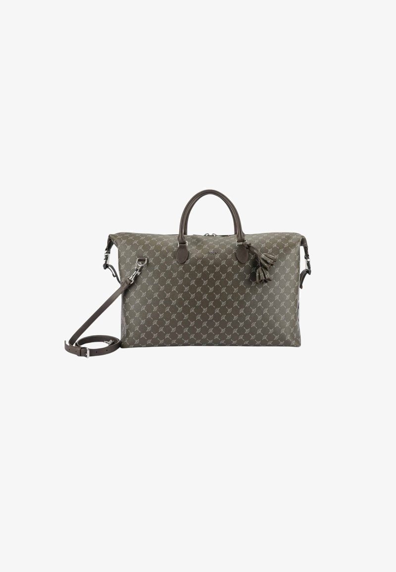 Braune gemusterte Reisetasche mit zwei oberen Griffen, abnehmbarem Schulterriemen und dekorativen Quastenakzenten. Glattes Material, rechteckige Form.