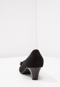 Peter Kaiser Decolleté - black