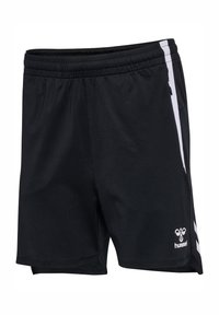 Pantalones cortos deportivos negros, hechos de una tela ligera; presentan franjas laterales blancas y un logo de Hummel en la parte inferior derecha. Cintura elástica incluida.
