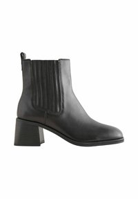 Bottine en cuir noir avec talon carré et panneaux élastiques sur les côtés pour un enfilage facile.