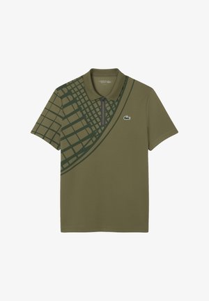 Olivgrön polotröja med en fjärdedel dragkedja, med ett rutmönster på ena sidan och en liten broderad logotyp på bröstet. Mjuk tyg.