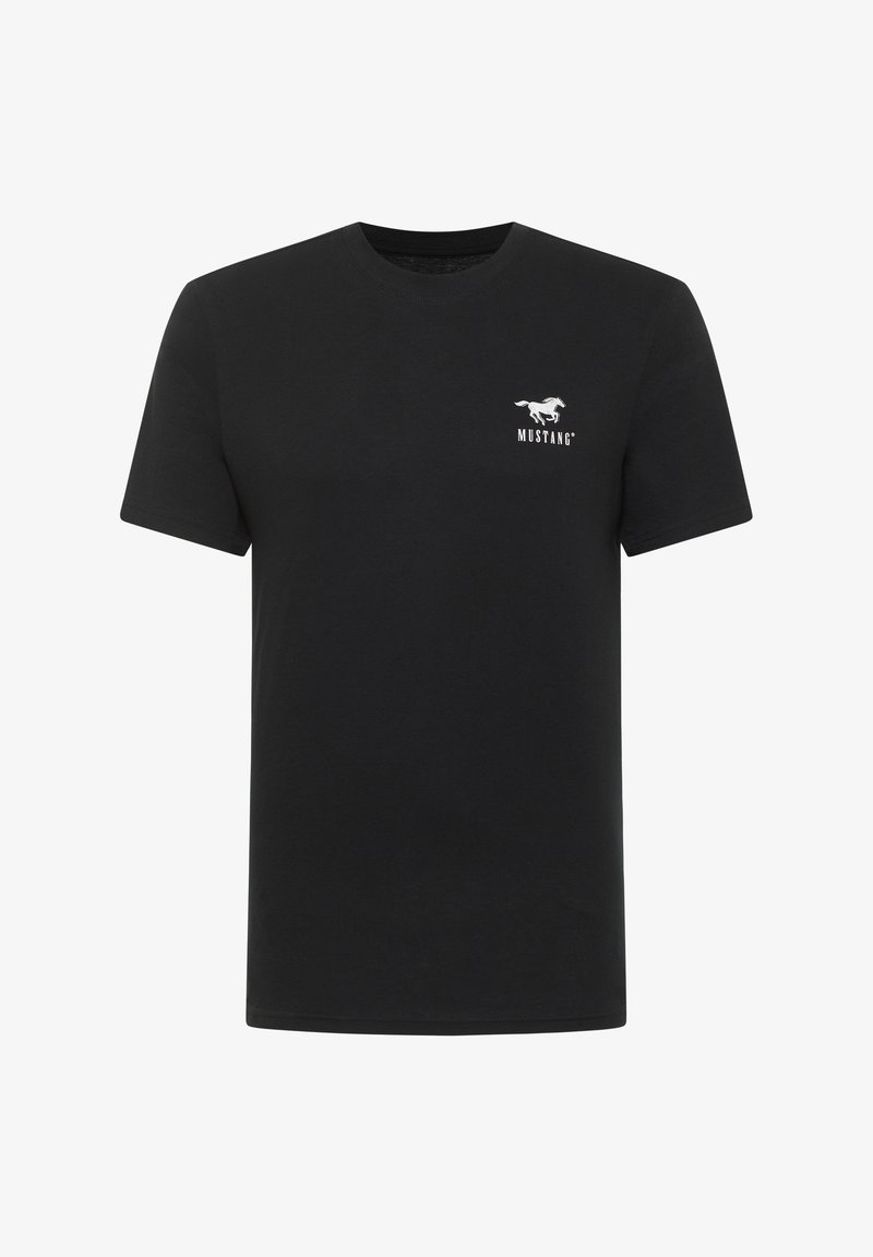 Juodas medvilninis marškinėliai su apvaliu kaklu ir trumpomis rankovėmis. Dešinėje krūtinės pusėje yra baltas Mustang logotipas. Minkšta tekstūra, standartinio dydžio.