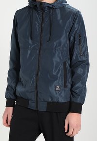 YOURTURN Tunn jacka - dark blue