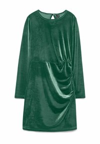 Zelena žametna obleka z dolgimi rokavi, okroglim izrezom in odprtjem na hrbtu v obliki ključa. Ima nabrano stransko podrobnost za dodano teksturo.