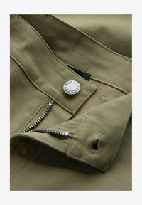 Non sélectionné, olive green