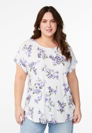 Camisa de manga corta con estampado floral sobre un fondo gris claro, presenta flores moradas y un ajuste relajado, hecha de un tejido suave y transpirable.