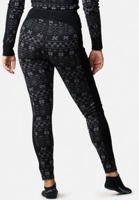 Svarta leggings med ett stickat snöflinge- och geometriskt mönster i grått. Har en slät midjeband och smal passform.