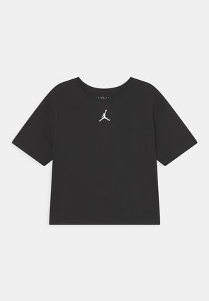 Sort cropped T-shirt med korte ærmer og en lille hvid Jumpman-logo centreret under halsudskæringen.