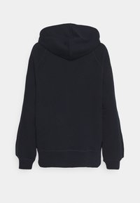 Felpa con cappuccio blu navy, realizzata in un tessuto morbido, con polsini e orlo ribattuti, e un semplice design della schiena senza cuciture.