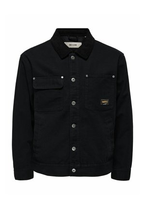 Veste en denim noire avec un col en velours côtelé, une fermeture à boutons sur le devant, deux poches poitrine et une petite étiquette de marque sur la poche gauche.