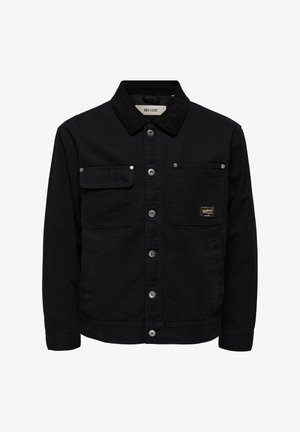 Schwarze Denimjacke mit einem Cordkragen, einer Knopfleiste vorne, zwei Brusttaschen und einem kleinen Markenlabel auf der linken Tasche.