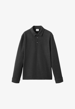 Tricou polo cu mâneci lungi dintr-un material gri închis, cu guler clasic și patru nasturi pe partea frontală. Textură moale, croială lejeră.