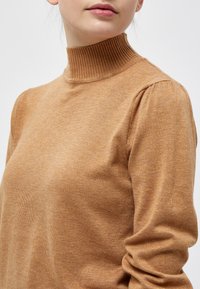 Minus MIMERSIN ROLL NECK KNIT - Pulover - almond melange