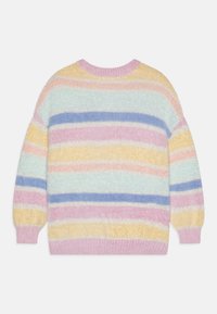 Pullover morbido a strisce pastello con strisce orizzontali in rosa, blu, giallo e verde. Collo rotondo e polsini a costine.
