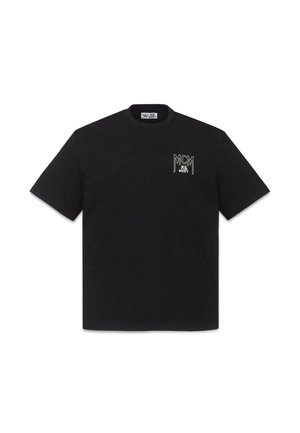 Czarny t-shirt z krótkim rękawem z małym białym logo "MCM We The Best" na górnej lewej części klatki piersiowej i okrągłym dekoltem.