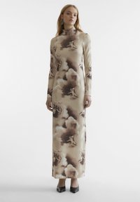 THEODORA MAXI DRESS - Maxi šaty - oatmeal/print