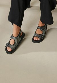 Next FOREVER COMFORT RAFFIA - REGULAR FIT - Sandalai - black white