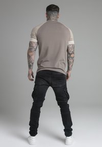 Thumbnail Image 3