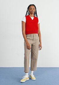 adidas Originals VEST - Camisola - better scarlet