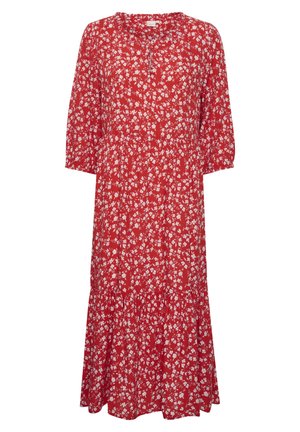 Robe midi rouge à imprimé floral blanc, encolure ronde avec petite découpe en V, manches trois-quarts, et jupe froncée.