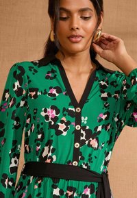 Love & Roses PETITE FIT - Vestido largo - green animal