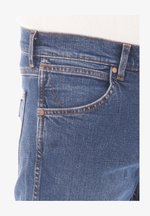 Pantalones Vaqueros Para Hombre Wrangler Greensboro - Corte Regular Recto, Elásticos (99% Algodón, 1% Elastano), Disponible En Azul Basement Blue, Talla 38W X 30L