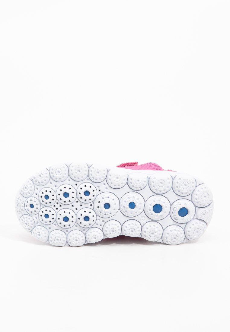 La suola della scarpa presenta una base bianca con motivi a copertura circolare e accenti blu. Testurizzata per garantire aderenza e stabilità in diverse condizioni.