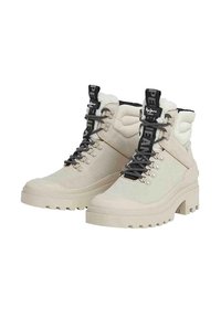 Stivaletti beige alla caviglia con finitura testurizzata, colletto imbottito, lacci neri e suola robusta. Presentano dettagli con logo sulla linguetta.