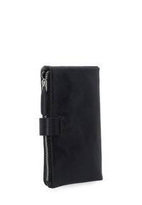 Zwarte leren portefeuille met een gestructureerde afwerking, voorzien van een ritsluiting en een hengsel. Compact rechthoekig van vorm met zilverkleurige hardware accenten.