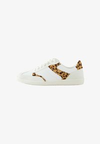 Unselected, white leopard