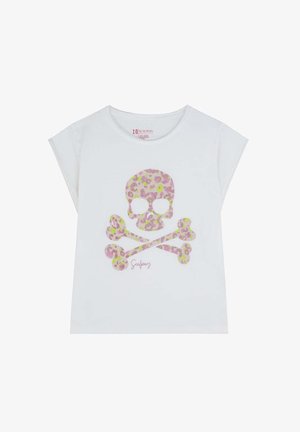 Tricou alb, cu mâneci scurte, având un grafic colorat cu oase și craniul, decorat cu modele florale în nuanțe de roz și verde. Textul de sub grafic spune "Scalpers."
