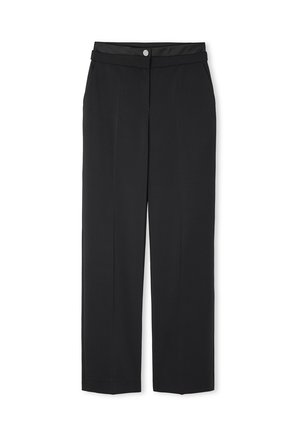 Pantalons larges noirs avec une texture lisse, dotés d'une ceinture et d'une fermeture à un seul bouton en argent. Design ajusté avec des plis à l'avant.