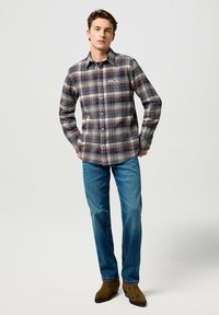 Wrangler LONG SLEEVE BRUSHED - REGULAR FIT - Skjorta - navy birch