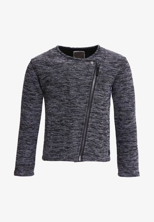 Giacca a zip nera e grigia realizzata in tessuto strutturato, con una cerniera diagonale sul davanti e maniche lunghe.