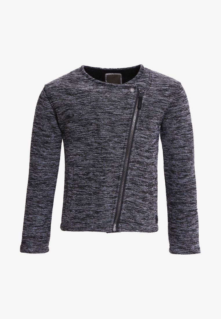 Czarna i szara zapinana na zamek kurtka wykonana z teksturowanej tkaniny, z ukośnym zamkiem z przodu i długimi rękawami.