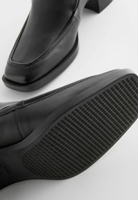 Next FOREVER COMFORT SQUARE TOE LOAFERS.  - REGULAR FIT - Klasické lodičky na opätku - black