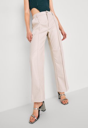 Noisy May NMLUKE STRAIGHT FRONT DETAIL PU PANT  - Pantalon classique - pumice stone