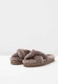 UGG Domácí obuv - dark grey
