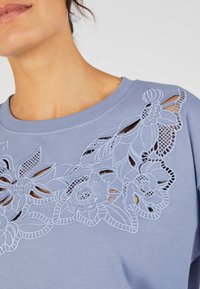 Damart BRODÉ - Strickpullover - bleu