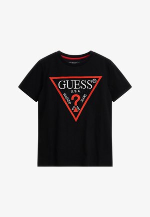Sort bomulds T-shirt med et stort rødt og hvidt trekantet logo, der har teksten "GUESS U.S.A." og "WASHED JEANS", korte ærmer, rund hals.