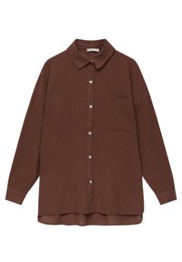 Chemise en lin marron avec un col pointu, des manches longues, des boutons sur le devant et une poche poitrine simple. Texture douce avec une coupe décontractée.
