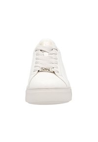 Weißer Sneaker mit glattem synthetischen Obermaterial, runder Zehenpartie und strukturiertem Gummisohle. Verfügt über flache Schnürsenkel und dezentes Branding auf der Zunge.