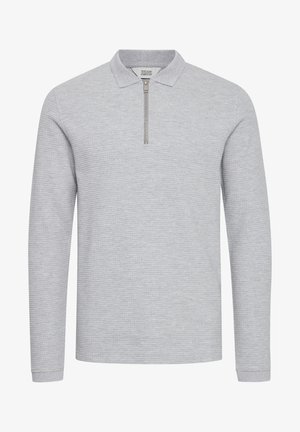 Heledhall halliga varrukatega polo särk, mis on valmistatud tekstureeritud kangast, varustatud tõmblukuga ja klassikalise krae disainiga.