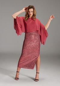 Swing SWING - Mantella - dark red