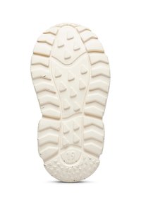 Podešev bílé boty s trojúhelníkovými a cikcak vzory, na patě je vyznačena velikost číslo 19.