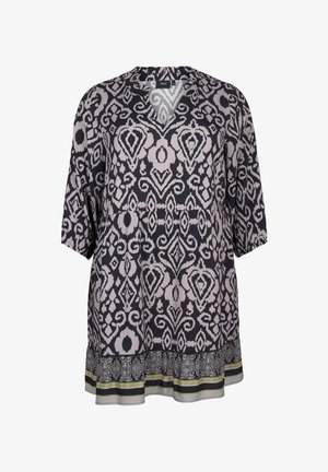 Tunic nera con fantasia rosa chiaro, scollo a V, maniche corte e un bordo decorativo con un design geometrico all'orlo.