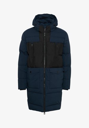 Námornícky modrý vypchaný parka so čiernymi panelmi, zips na prednej strane, dve náprsné vrecká a nastaviteľná kapucňa. Textúrovaná tkanina s hladkým povrchom.